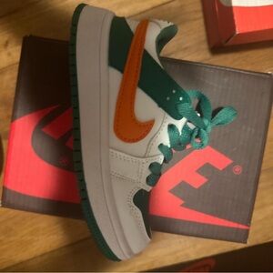 Nike dunks legion pine kumquat